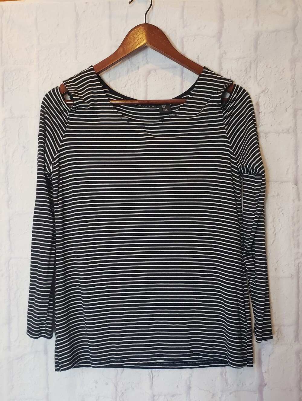 TAHARI Striped Cold Shoulder Long Sleeve Tee Medium Black & White